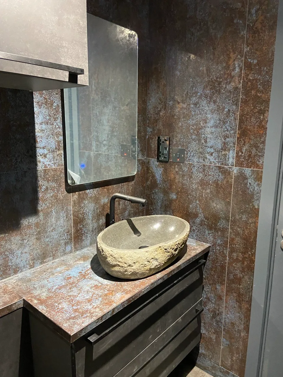 High quality wall painting service Glasgow UK