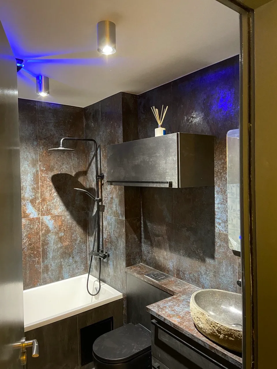 High quality wall painting service Glasgow UK